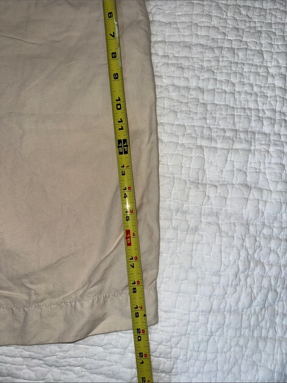 Faherty Cream Flat-Front Linen Shorts; men’s 33 waist, 9” inseam